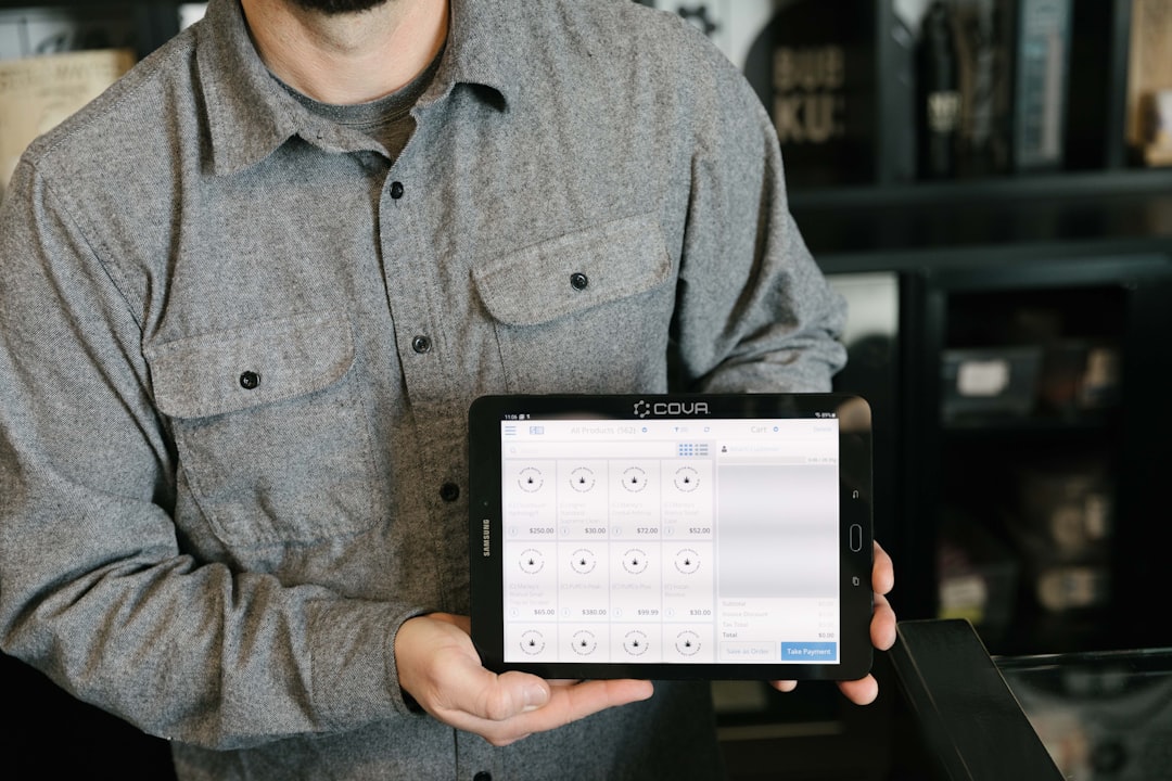 Comparing bookkeeping software options for a US small business.